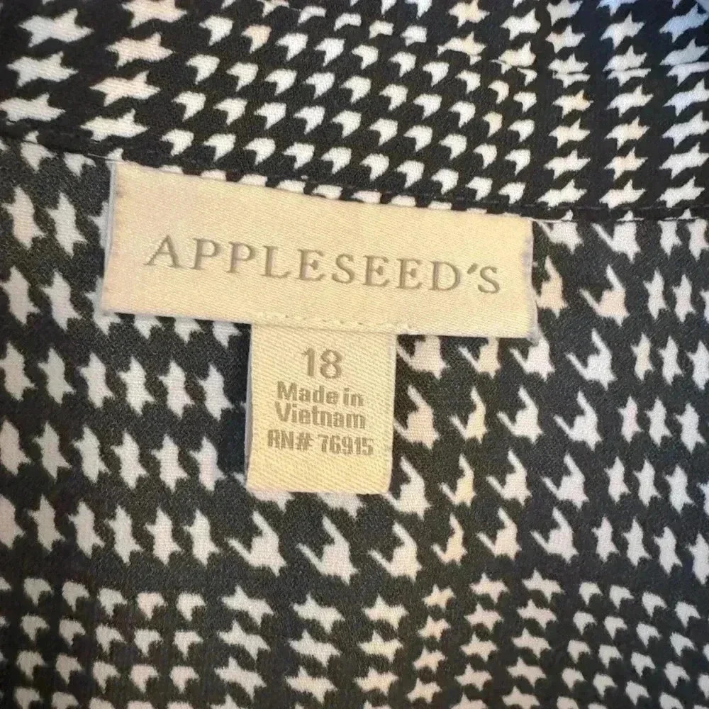 Black and White Women’s Appleseed’s Button Up - Picture 4 of 6
